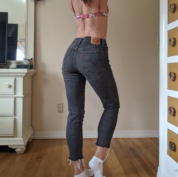 Levi's Denim - Moving Sale! 🍏🍎 Levi's Wedgie Skinny